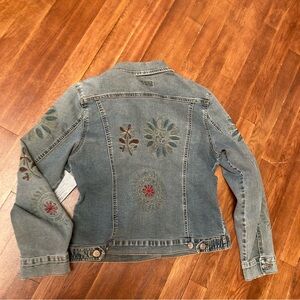 Vintage inspired y2k denim jacket hippie embroidered accents Max Studio Jeans